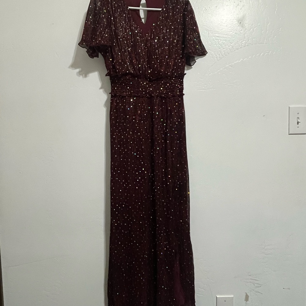 Burgundy Sequin Maxi Dress with V-Neck and Ruched Waist